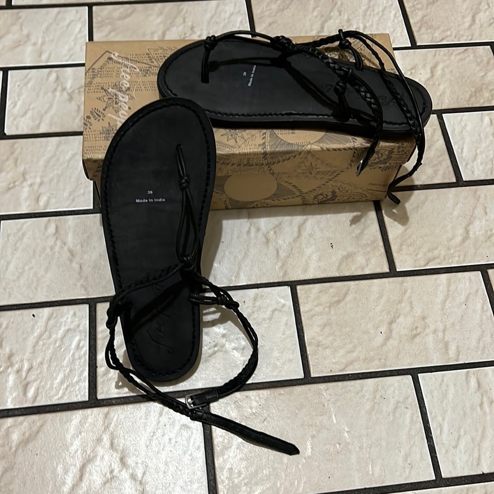 NWT Free People Caroline Cali Sandal Blk Leather Thong Ankle Strap Sandal Sz 39